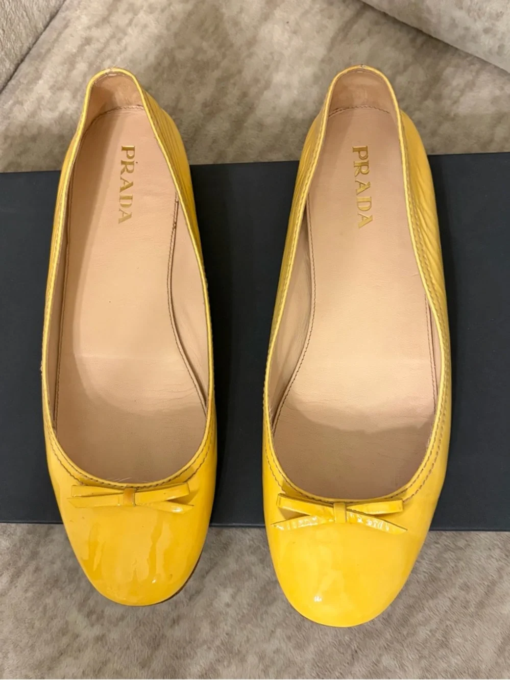 Prada Yellow Patent Leather Ballet Flats with Bow, size 39 1/2 - Picture 2 of 12
